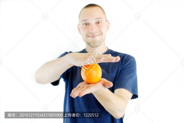 人與橙色