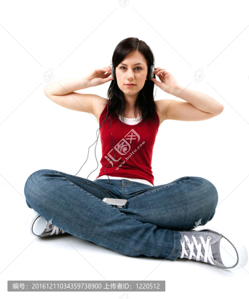 年輕的女人帶著耳機(jī)、MP3播放器