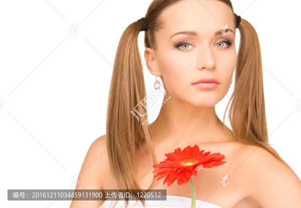 穿紅毛巾的女人