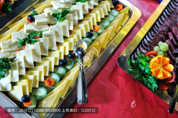 餐桌上的餐飲安排