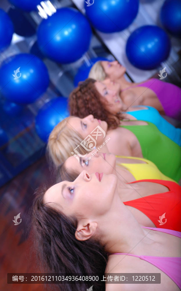 抬頭…