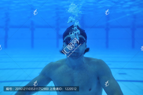 游泳池的水下