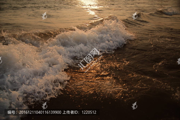 夕陽(yáng)在海上