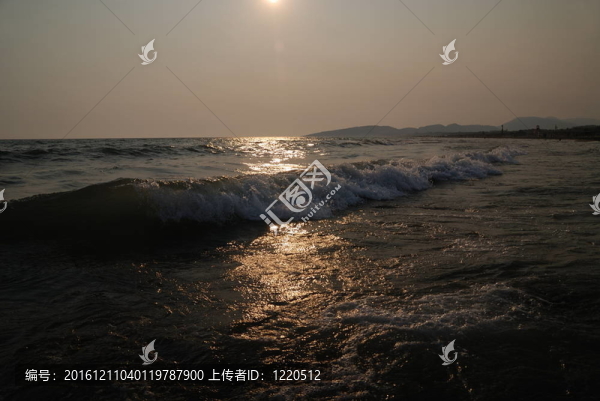 夕陽(yáng)在海上