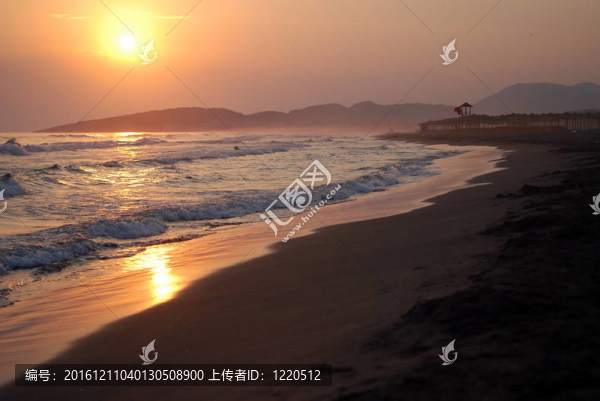 夕陽(yáng)在海上