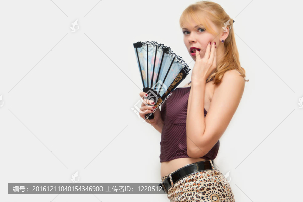 性感女孩帶扇子
