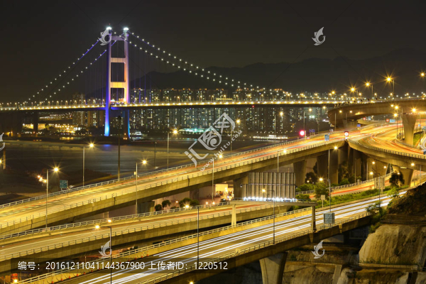 夜間高速公路和橋梁