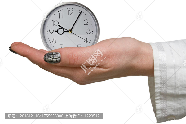 女人手中的銀鐘