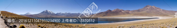 在阿塔卡馬沙漠附近的Lagunas,Miscanti和Meniques的安第斯山脈