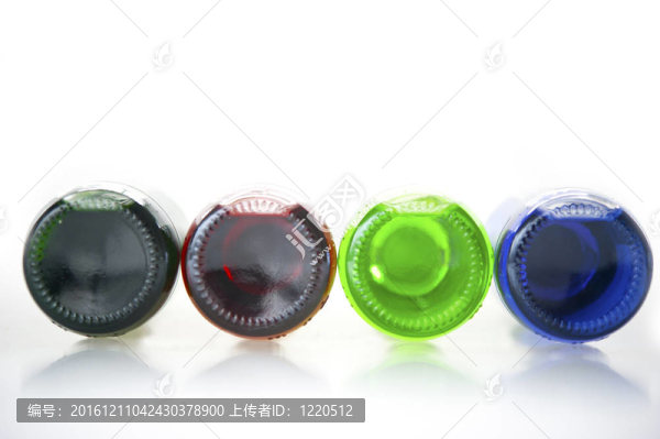 四玻璃瓶底