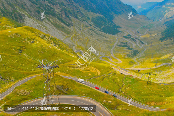 在喀爾巴阡山脈transfagarasan路；羅馬尼亞；歐洲