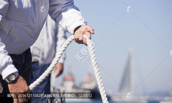 水手們在甲板上