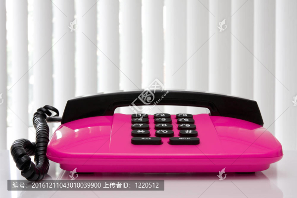 粉紅色的辦公電話