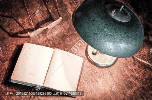 舊書與電燈