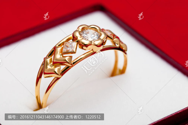 金戒指，鑲嵌白色氧化鋯