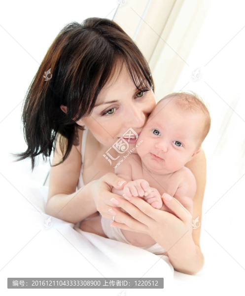 快樂的母親和嬰兒