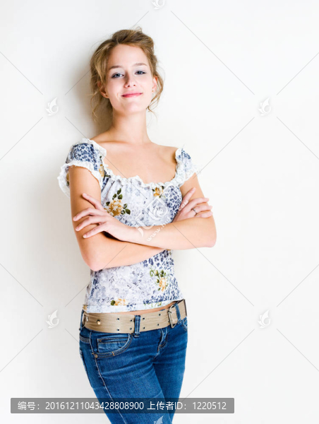 年輕的金發(fā)女人。
