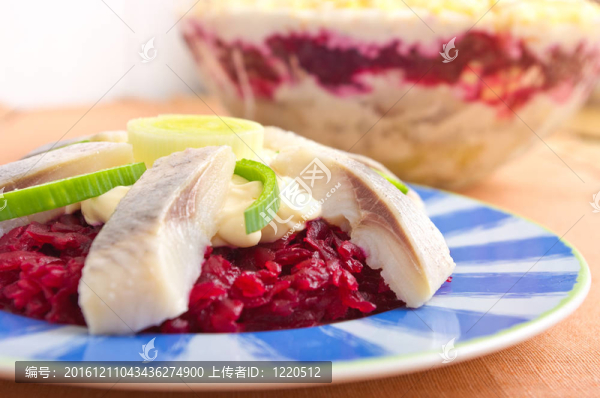 傳統(tǒng)的鯡魚沙拉甜菜