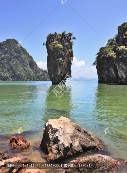 可愛的島嶼在封閉的瀉湖