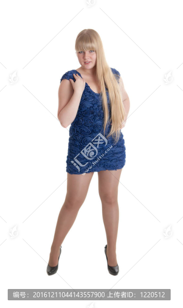 穿深藍(lán)色連衣裙的金發(fā)女郎