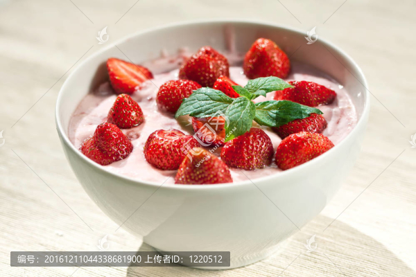 水果酸奶