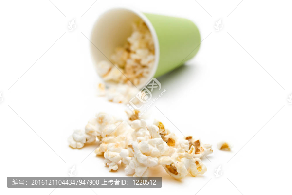 綠色紙杯中的爆米花