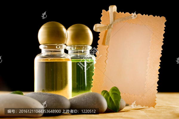 帶石頭的洗發(fā)水瓶和賀卡