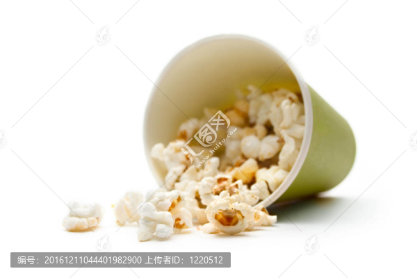 綠色紙杯中的爆米花