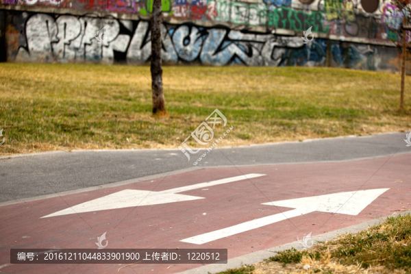 道路上的箭頭標(biāo)志