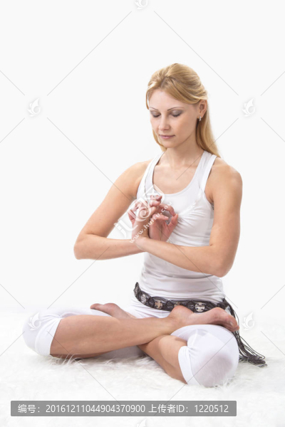 年輕漂亮女孩專業(yè)從事瑜伽
