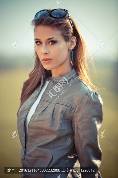 戶外的女人肖像