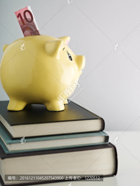 在堆書撲滿