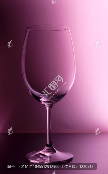 空紅葡萄酒彩色玻璃