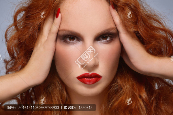 紅發(fā)美女