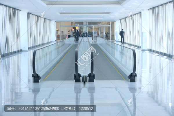 機場自動扶梯