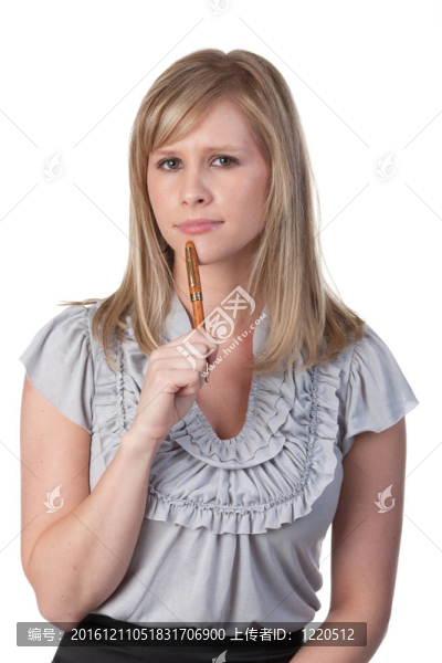 女人認(rèn)真琢磨