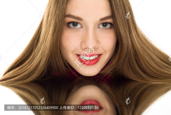 美女倒影鏡笑隔離