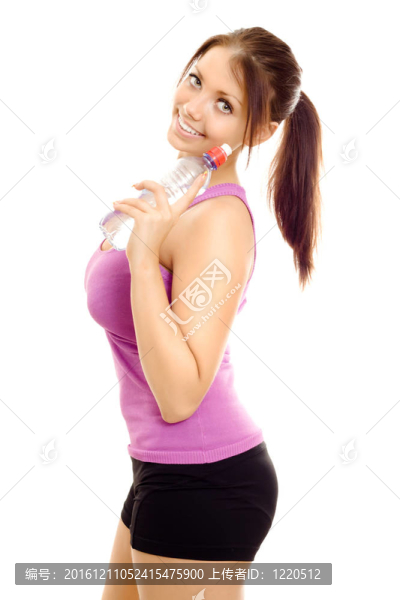 帶瓶水微笑的體育女子