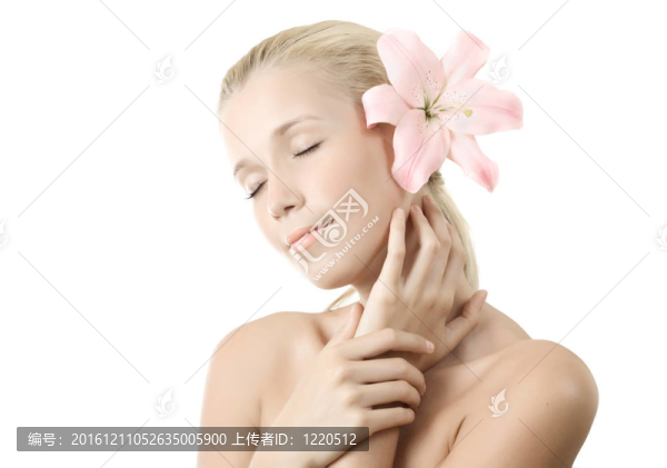 美麗的年輕金發(fā)女子與百合花隔離