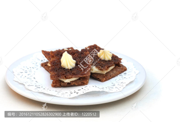 迷你tartines團(tuán)在板上白色；淺景深
