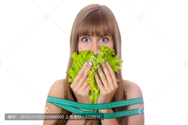 美麗的年輕女子生菜和卷尺孤立