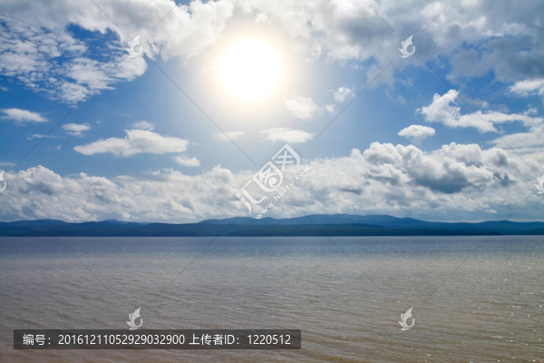 明亮的海景