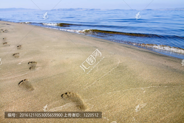 海灘上的腳印