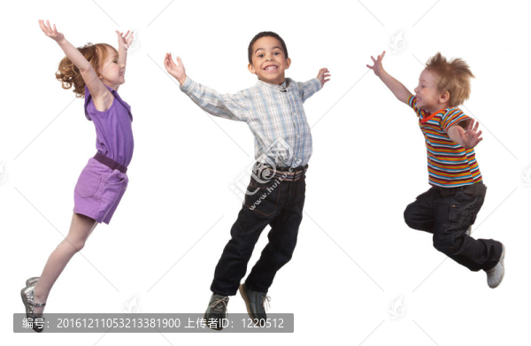 孩子們快樂的跳躍