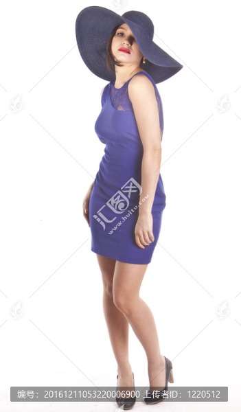 在一個藍色的衣服漂亮的拉丁模型