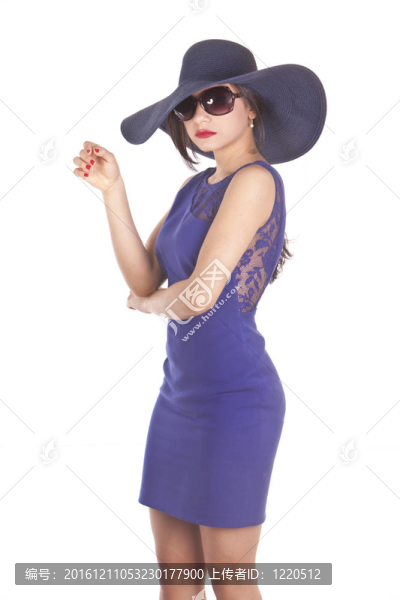 在一個(gè)藍(lán)色的衣服漂亮的拉丁模型