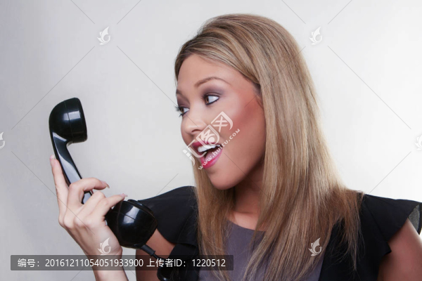 女人與電話