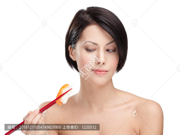 年輕漂亮女子抱壽司