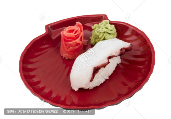 日本壽司與肉章魚在白色背景