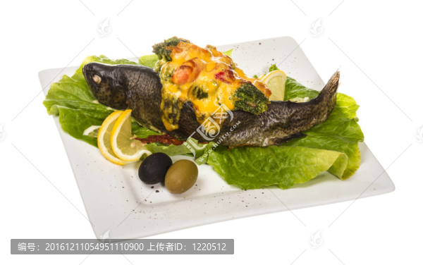 鱒魚與蝦和花椰菜烤魚